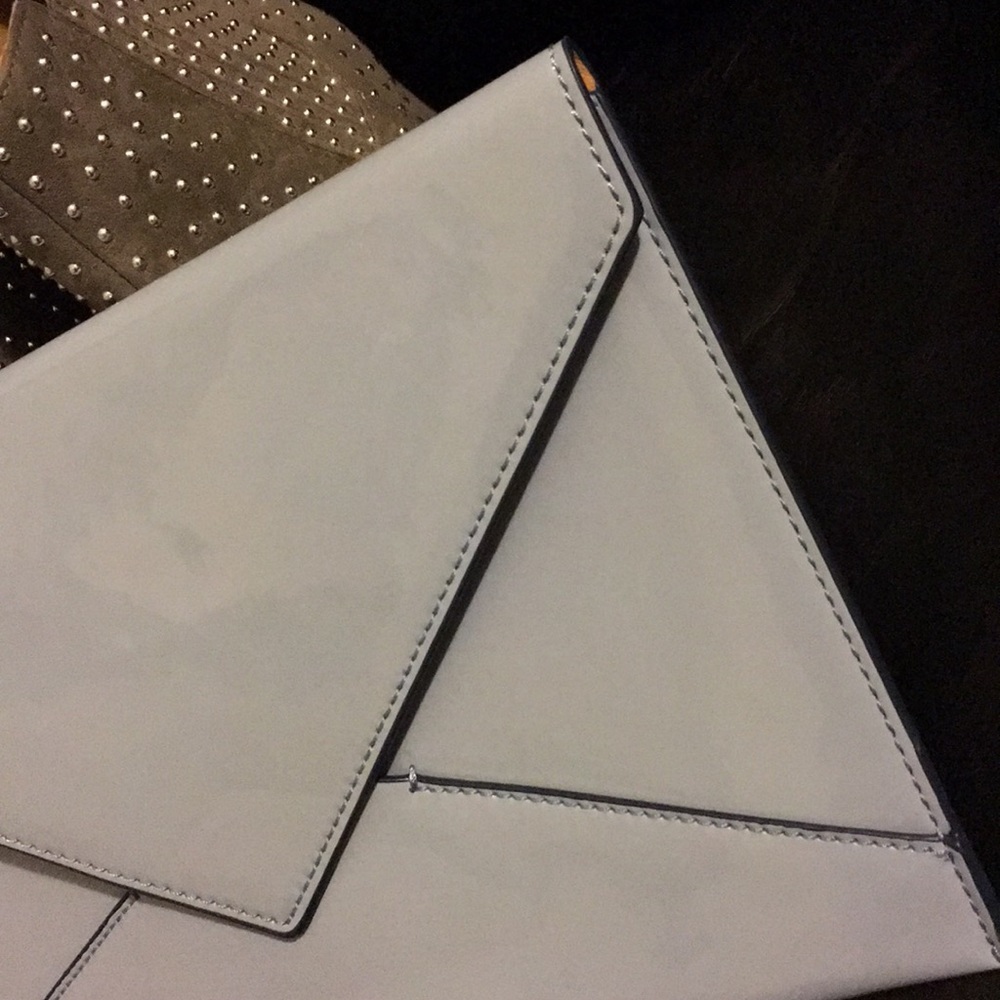 Drop the mic in a soft blue clutch 🎤 - Picture 2 of 8
